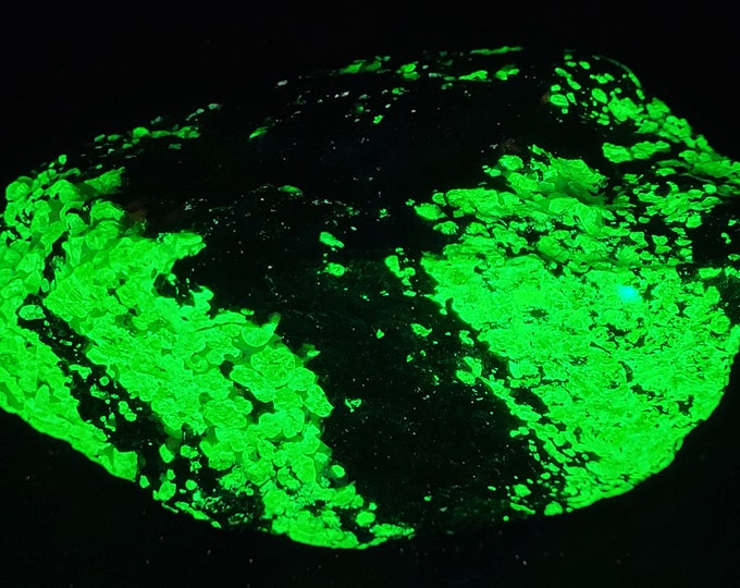 Daylight Green & Yellow Shortwave SW + Longwave LW Ultraviolet Fluorescent Willemite Franklin New Jersey UV Minerals