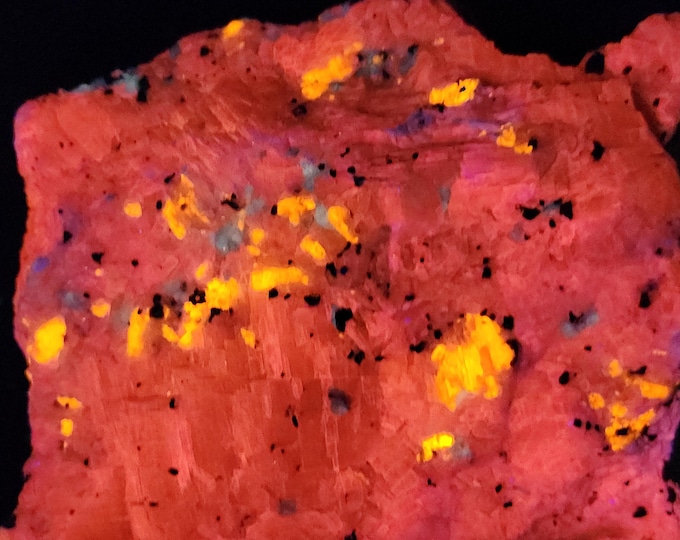 Big Shortwave UV Fluorescent 3rd Find Wollastonite Barite Calcite & Minor Willemite Franklin Mine New Jersey