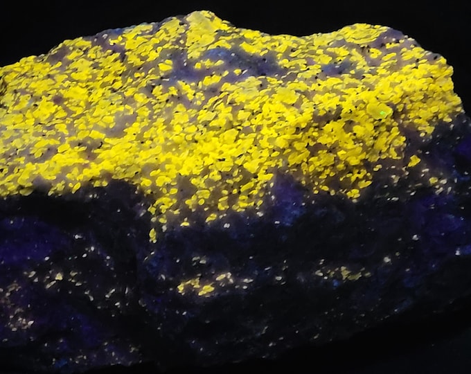 XL 9.95lbs Shortwave SW Ultraviolet Fluorescent Wollastonite in Calcite Sterling Hill Mine by Franklin New Jersey UV Rocks Minerals