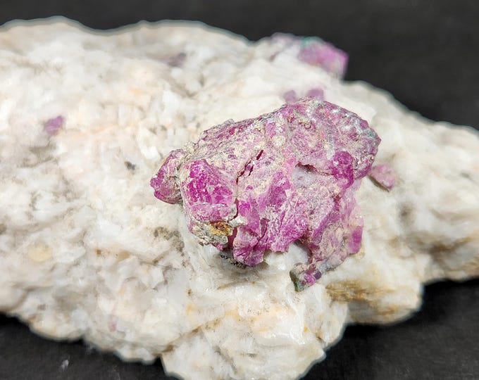 MW + LW UV Fluorescent Spinel Crystals Ultraviolet Mineral Specimen Rock