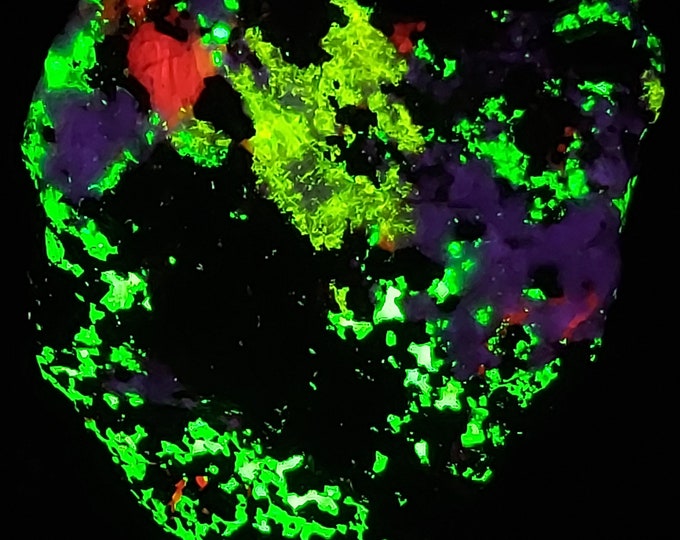 SW Shortwave Ultraviolet Fluorescent 4-Color Wispy Esperite Willemite Hardystonite Calcite Franklin Mine New Jersey UV Minerals Rocks