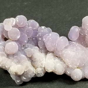 Cristales de calcedonia amatista y uva brillantes, joyas, muestras minerales, minerales de Indonesia, gemas de cuarzo de ágata púrpura burbujeante, piedras y rocas