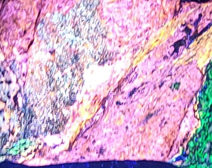 SW LW UV Fluorescent + Phosphorescent Mahogany Sphalerite Willemite & Calcite Sterling Hill Mine by Franklin New Jersey Ultraviolet Minerals