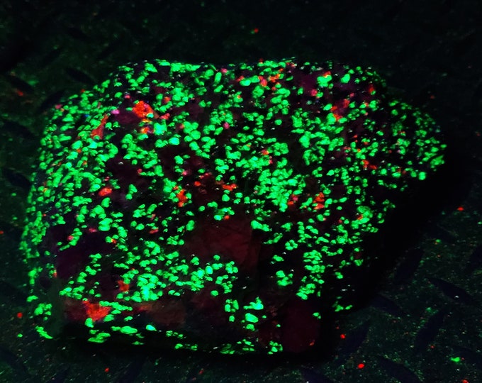 XL 7.7 lbs Shortwave + Longwave Ultraviolet Fluorescent + Phosphorescent Willemite & Sphalerite Sterling Hill by Franklin NJ UV Minerals