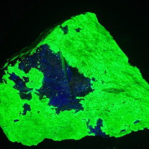 Nice & Unusual 2.3lbs Shortwave SW Ultraviolet Fluorescent Hardystonite in Green Willemite Franklin NJ UV Minerals