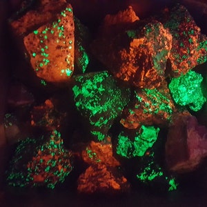 1 to 20 Pound+ Lots - Franklin New Jersey Shortwave UV Fluorescent Rocks Minerals - Fluorescent Willemite & Calcite + Franklinite, Andradite