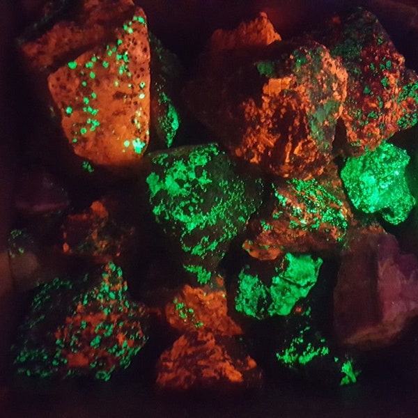 1 to 20 Pound+ Lots - Franklin New Jersey Shortwave UV Fluorescent Rocks Minerals - Fluorescent Willemite & Calcite + Franklinite, Andradite