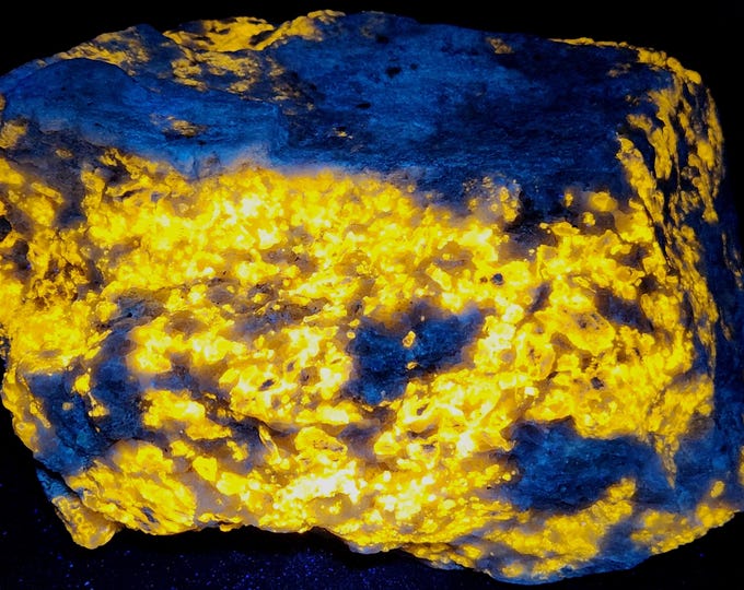 Huge 10+ Pounds!!! SW & LW UV Fluorescent Wernerite Grenville-sur-la-Rouge, Quebec, Canada - Ultraviolet Minerals