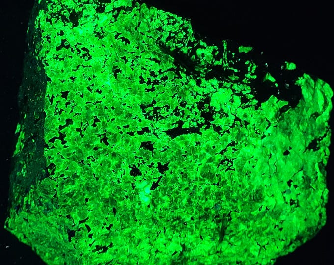 Shortwave SW & Longwave LW Ultraviolet Fluorescent Solid Gemmy Pink/Red/Tan Willemite Franklin NJ Uv Minerals