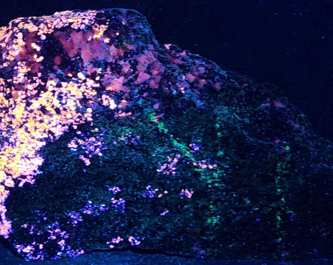 XL 8.5lbs Multiwave UV Fluorescent + LW Phosphorescent Sphalerite, Calcite & Willemite - Sterling Hill Mine by Franklin Nj Minerals