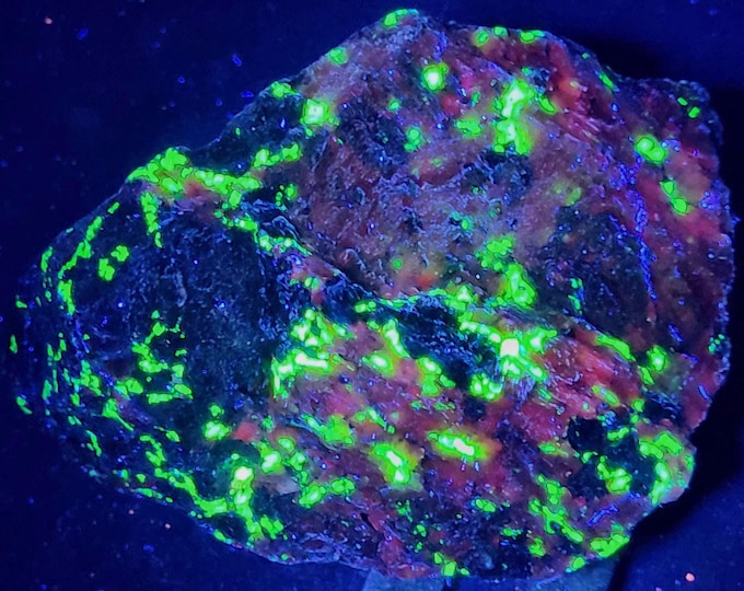 Shortwave + Longwave Ultraviolet Fluorescent Willemite & LW Bustamite Franklin Mine New Jersey UV Rocks Minerals