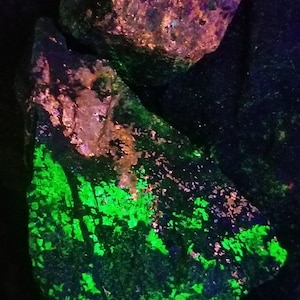 Lot of 2 x SW + LW Fluorescent Sphalerite & Willemite Sterling Hill Mine Franklin Mining Dist New Jersey UV Rock Mineral Ultraviolet
