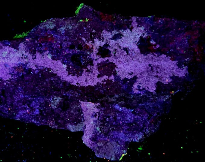 Rare SW UV Fluorescent Xonotlite on Alter Hancockite & Feldspar Franklin New Jersey Mineral Specimen Ultraviolet