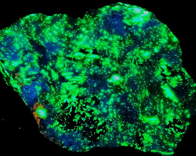 Rare Shortwave UV Fluorescent Bright Xonotlite Willemite Clinohedrite on NF Axinite-Mn Franklin New Jersey UV Minerals