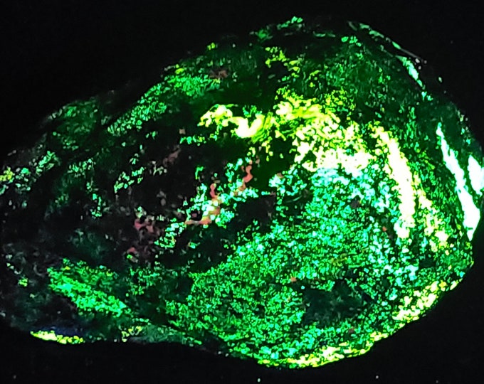 Big 4lbs+ Shortwave Fluorescent Esperite Green Willemite & minor Calcite w/ Zincite+ Franklinite Franklin Mine New Jersey UV Minerals Rocks