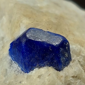 Zeer scherp + helderblauw lazulietkristal Kokcha River Valley, Bakacha Prov, Afghanistan natuurlijke minerale edelstenen
