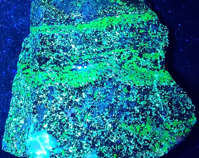 Exceptional XL 5.5lbs Ultraviolet Fluorescent LW Zincite + Sw/Lw Willemite & Calcite Sterling Hill by Franklin Nj