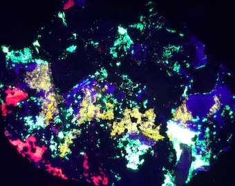 XL A++ Shortwave SW Uv Fluorescent Esperite Hardystonite Willemite Calcite & Clinohedrite Franklin New Jersey Ultraviolet Minerals