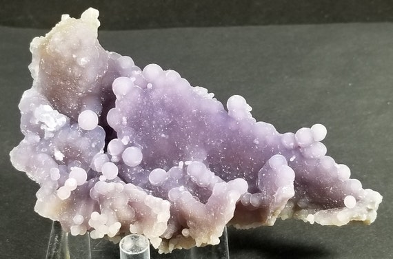 輝くグレープアメジストカルセドニー結晶、素晴らしい形状の鉱物標本