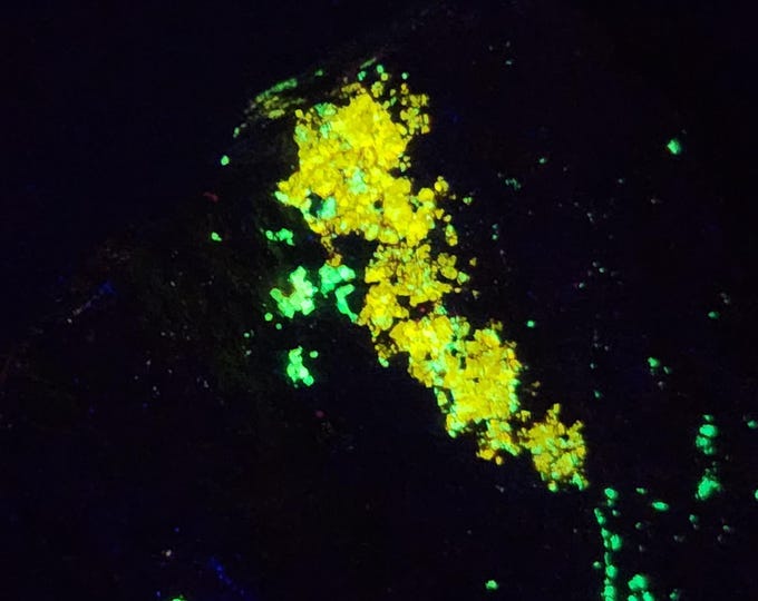 Nice Affordable Shortwave SW Fluorescent Esperite & Willemite Franklin Mine New Jersey UV Minerals Rocks