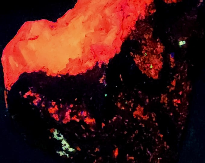 Rare Shortwave SW UV Fluorescent Powellite / Scheelite & Calcite Sterling Hill Mine by Franklin Nj Ultraviolet Mineral Specimens