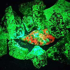 1 Pound+ Lot of SW UV Fluorescent + Phosphorescent Willemite Franklin New Jersey