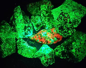 1 Pound+ Lot of SW UV Fluorescent + Phosphorescent Willemite Franklin New Jersey