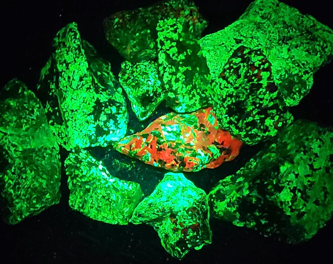1 Pound+ Lot of SW UV Fluorescent + Phosphorescent Willemite Franklin New Jersey