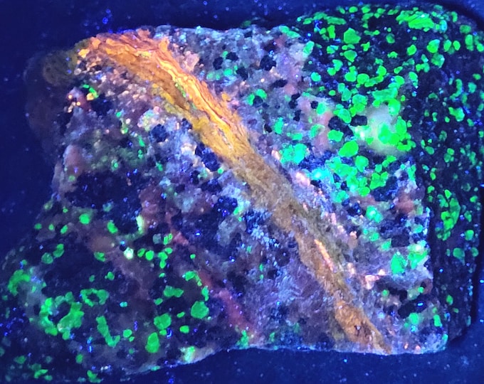 SW & LW UV Fluorescent Sphalerite Vein in Willemite w Franklinite - Sterling Hill Mine by Franklin New Jersey Ultraviolet Minerals