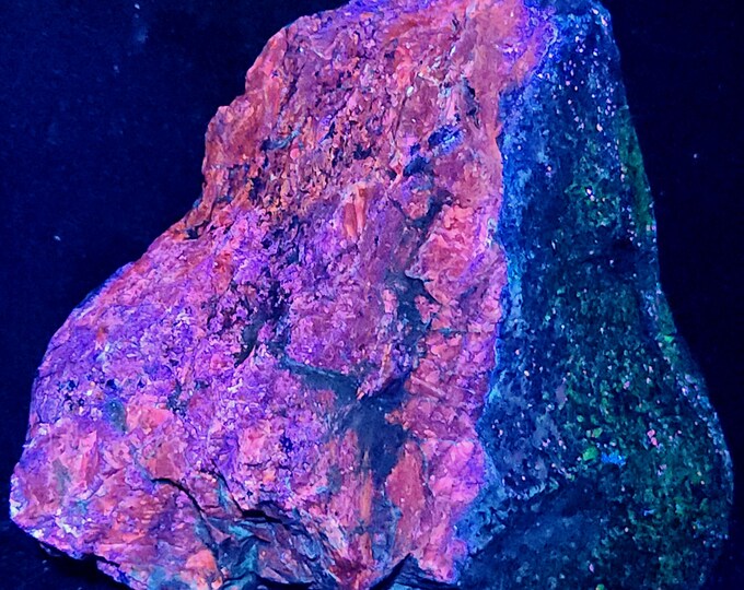 Choice XL Multiwave Sw Mw Lw Ultraviolet Fluorescent Grey Sphalerite & Willemite Franklin NJ UV Minerals