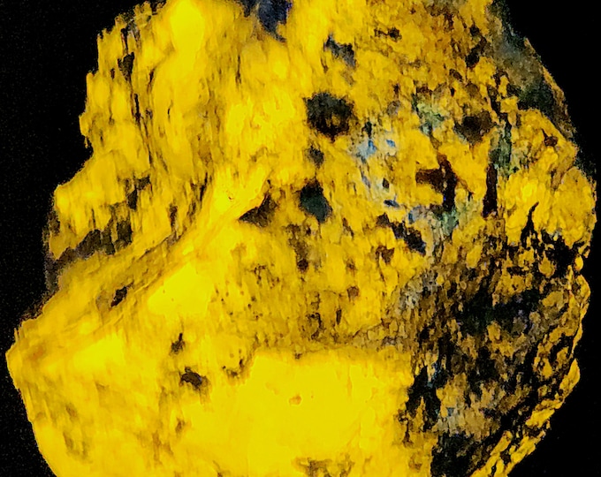 XXL 10lbs+ Museum UV Fluorescent Scapolite var. Wernerite Grenville-sur-la-Rouge, Quebec, Canada - Ultraviolet Minerals