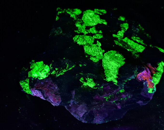 SW + LW Ultraviolet Fluorescent + Phosphorescent Willemite & Sphalerite Sterling Hill Mine by Franklin New Jersey UV Minerals Rocks