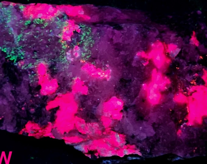Museum XL 3.7lbs UV Fluorescent Tugtupite Feldspar Chkalovite Uranyl Ions Greenland Ultraviolet Minerals Rocks