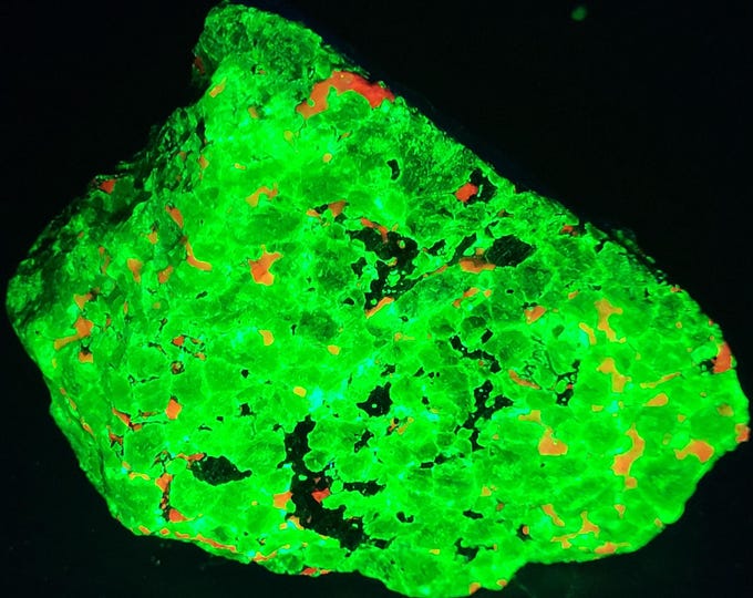 Shortwave SW + Longwave LW Uv Fluorescent Daylight Gemmy Yellow Willemite from Sterling Hill Mine Ogdensburg by Franklin, NJ