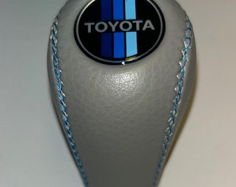 Old Style Toyota Automatic Shift Knob for Tacoma (up to 2015) and most models with automatic transmission and thread pitch 8x1,25mm