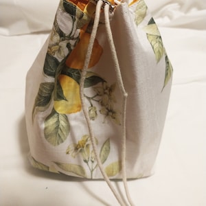 Sac utilitaire fait main, trousse de maquillage, trousse de première nécessité, trousse de toilette, sac à lunch, petit sac en tissu, sac en tissu citrons