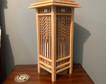 Lámpara de mesilla inspirada en Frank Lloyd Wright – Diseño del Árbol de la Vida
