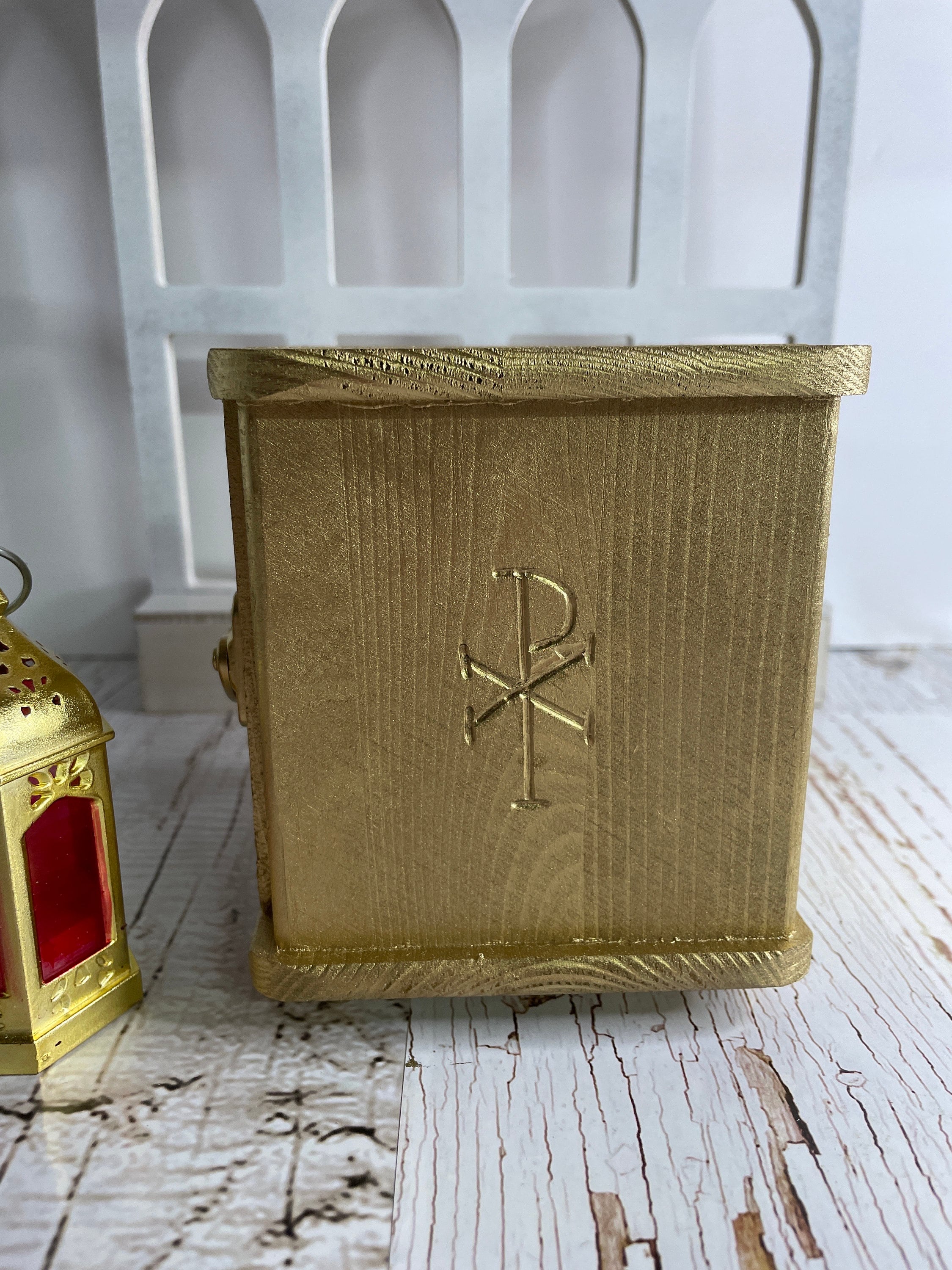 Model Play Tabernacle with Ciborium & Hosts