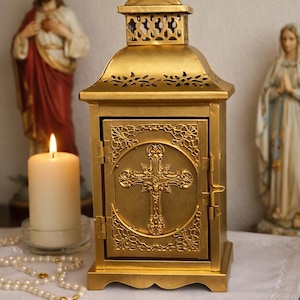 Tabernacle modèle pour la catéchèse, les messes, l'éducation religieuse, l'autel domestique et l'espace de prière et de dévotion.