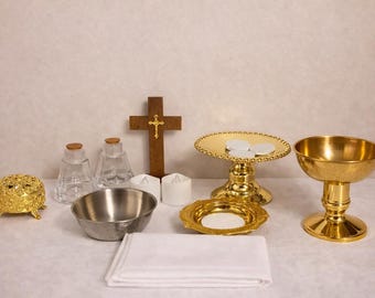 Catholic Kids Mass Kit – 14 Piece Children’s Altar Set, Montessori Religious Education Toy, Catholic Church Play Set, First Communion Gift