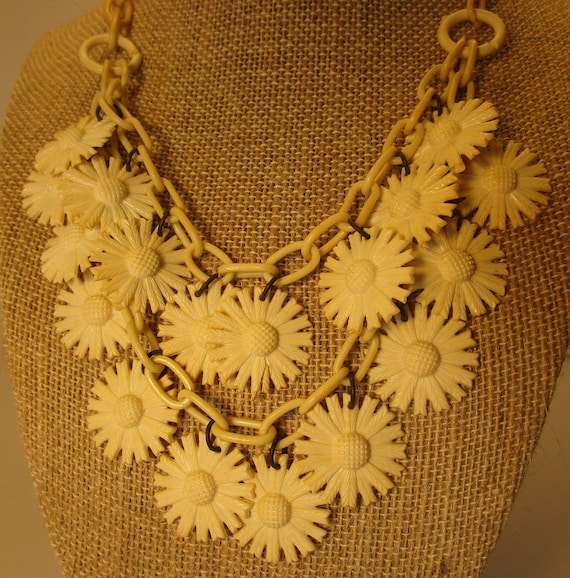Vintage Celluloid Daisy Chain Necklace, White Plas