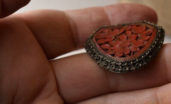 Chinese Export Carved Cinnabar Large Brooch Vinta… - image 2