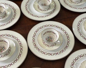 Porcelana rosa Wedgwood “Sandringham” – Juego de 10 cubiertos / 30 piezas – Porcelana fina – Diseño descontinuado