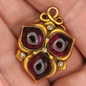 Georgian-Victorian 15ct Gold Trefoil Cabochon Garnet Diamond Heart Shaped Mourning/Sweetheart Locket Pendant Antique