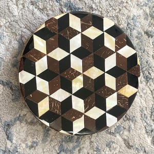Handcrafted Mother of Pearl Coasters – Mosaic Shell Table Accessory, Home Décor
