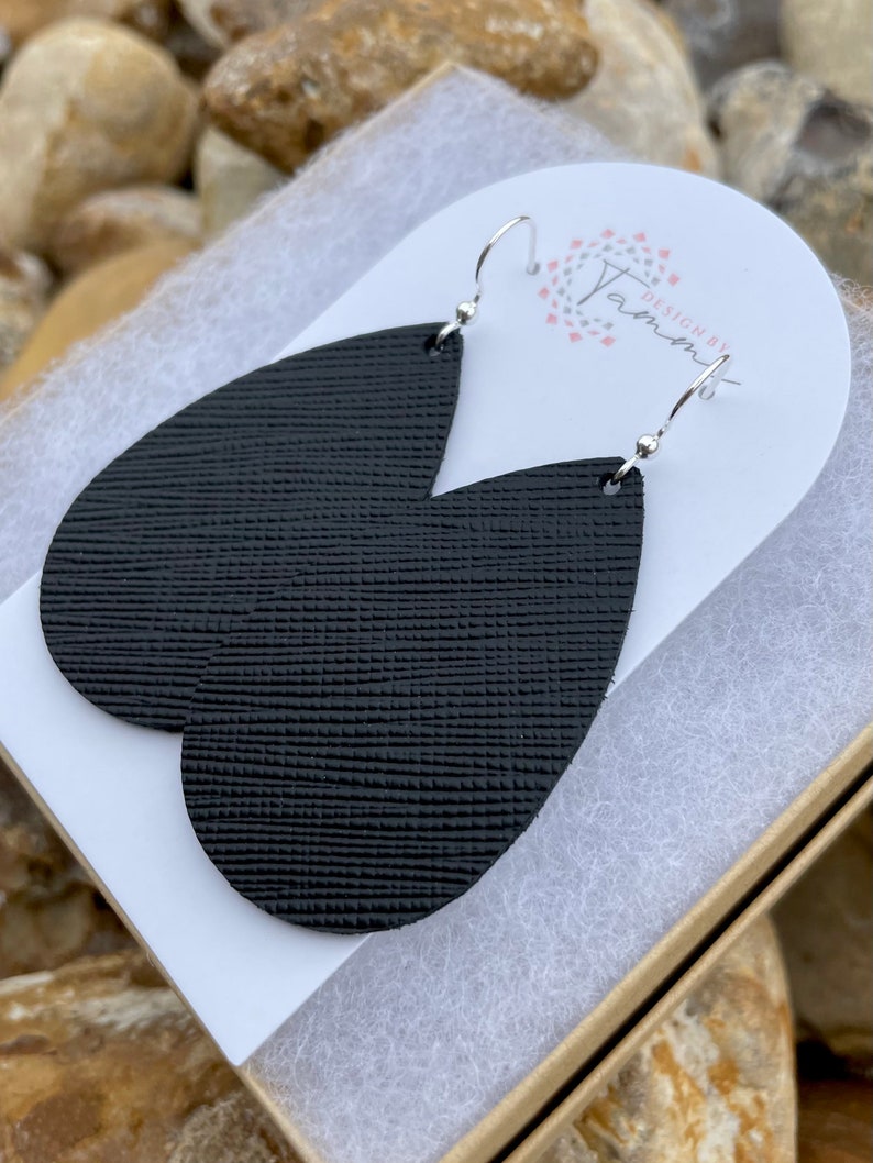 Black Saffiano leather teardrop earrings image 2