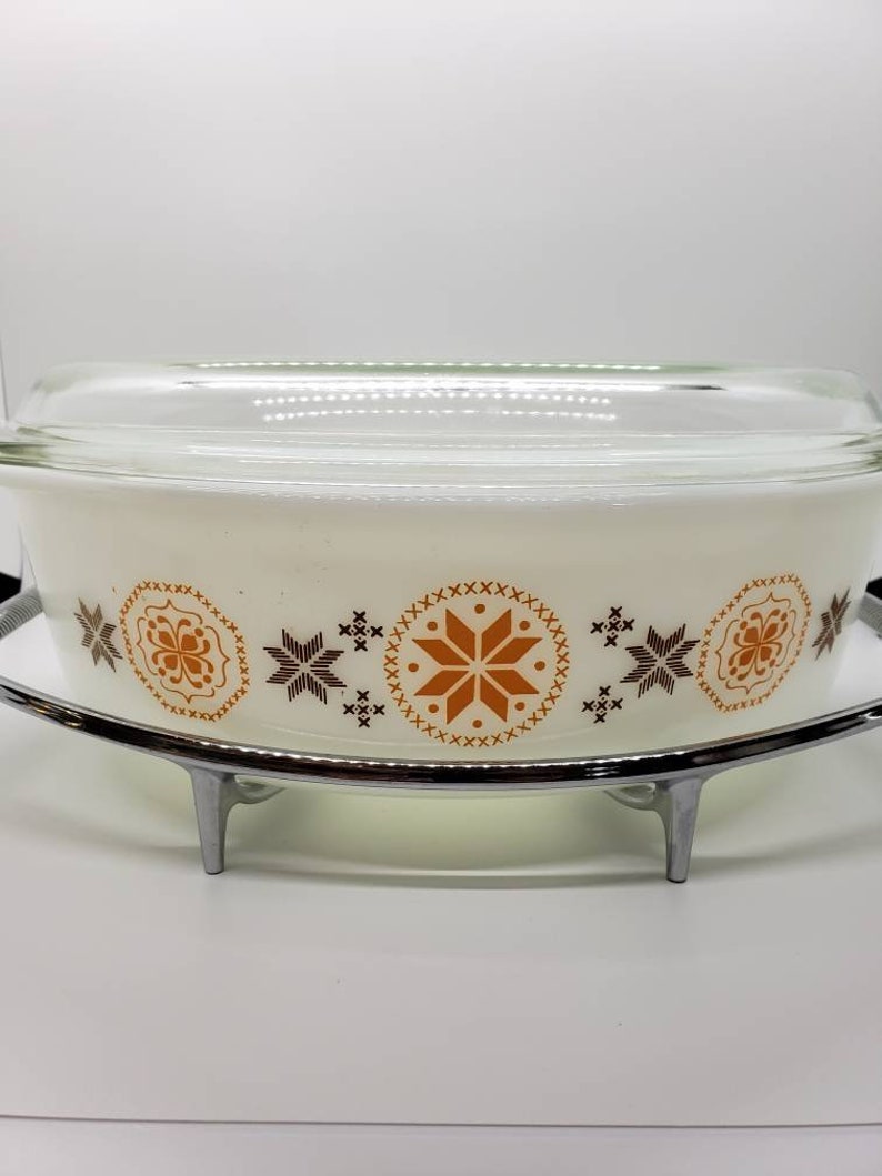 Vintage Pyrex Town and Country Caserole Dish #045 with Serving Cradle Stand FREE SHIPPING
