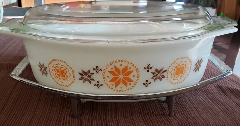 Vintage Pyrex Town and Country Caserole Dish #045 with Serving Cradle Stand FREE SHIPPING