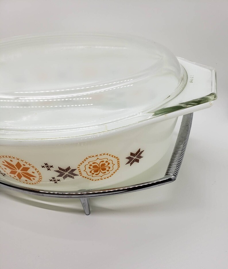 Vintage Pyrex Town and Country Caserole Dish #045 with Serving Cradle Stand FREE SHIPPING