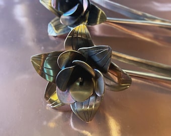 Ręcznie wykonana rzeźba żonkila ze stali nierdzewnej: wyjątkowa sztuka ogrodowa